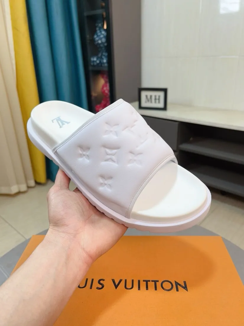 Men's shoes 💰360🌹🌹 (lv-Louis Vuitton) new men's sandals, high-end boutique, exquisite embossed logo decoration on the upper, fine workmanship, super soft soles, casual, loose and comfortable, a must-have in summer! \nsize：38-44